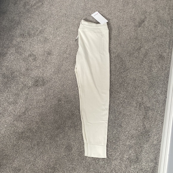 Lululemon engineered Warmth Jogger, size 10 - Picture 2 of 3